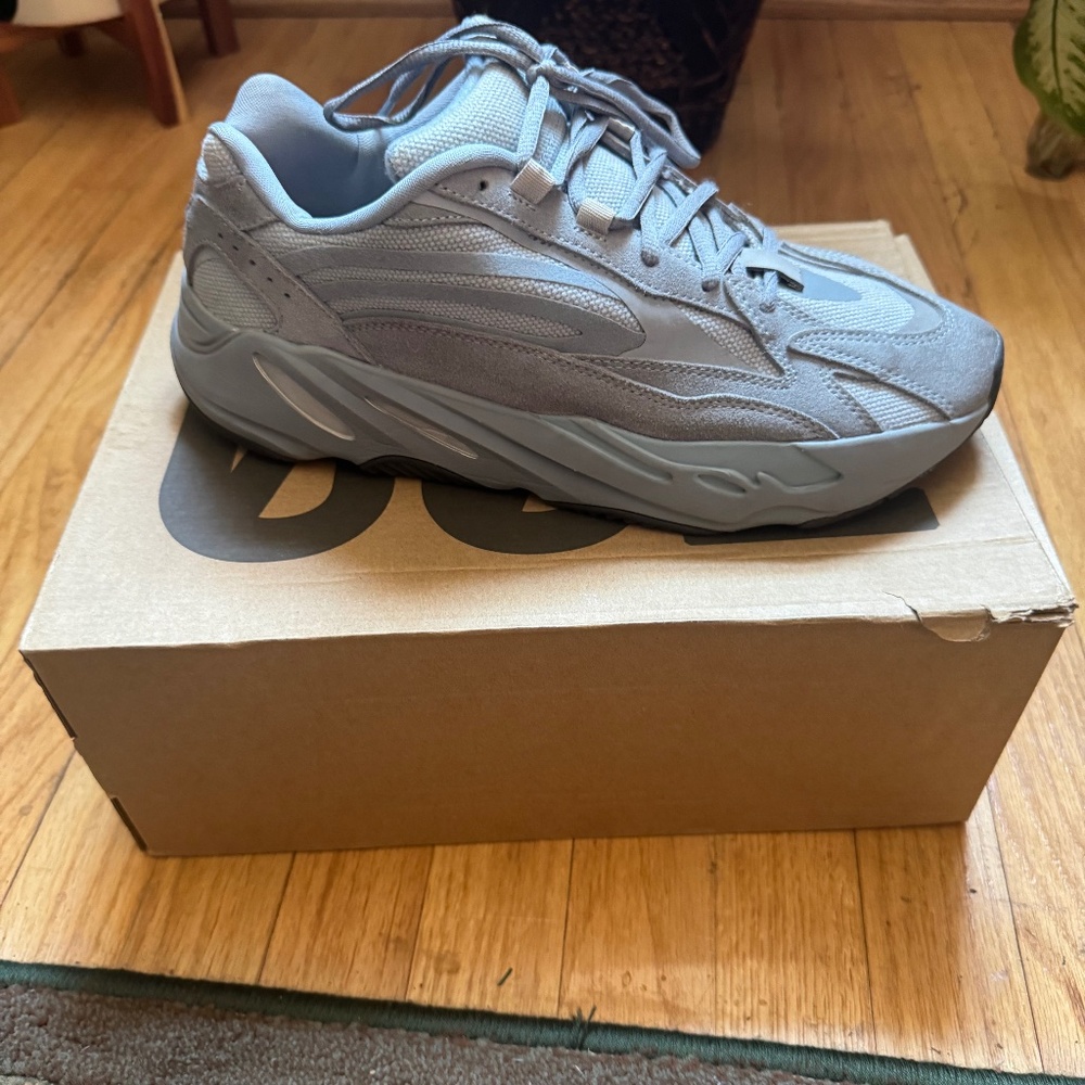 Yeezy 700